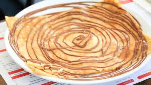Crêpe au Nutella préparée au kiosque Cabana Crêpes